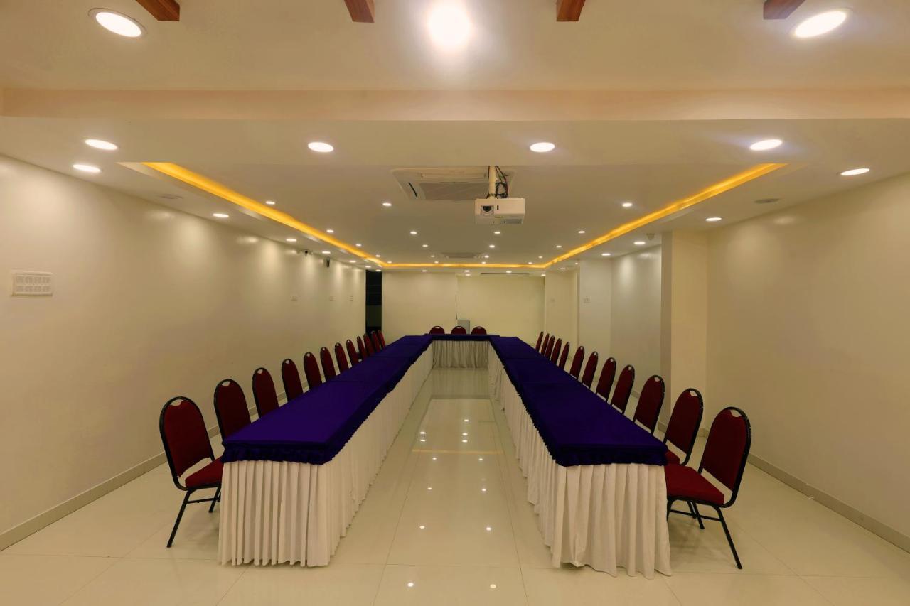 Grand Regency Rajajinagar, Iskcon Temple - Wtc Hotel Bangalore Buitenkant foto