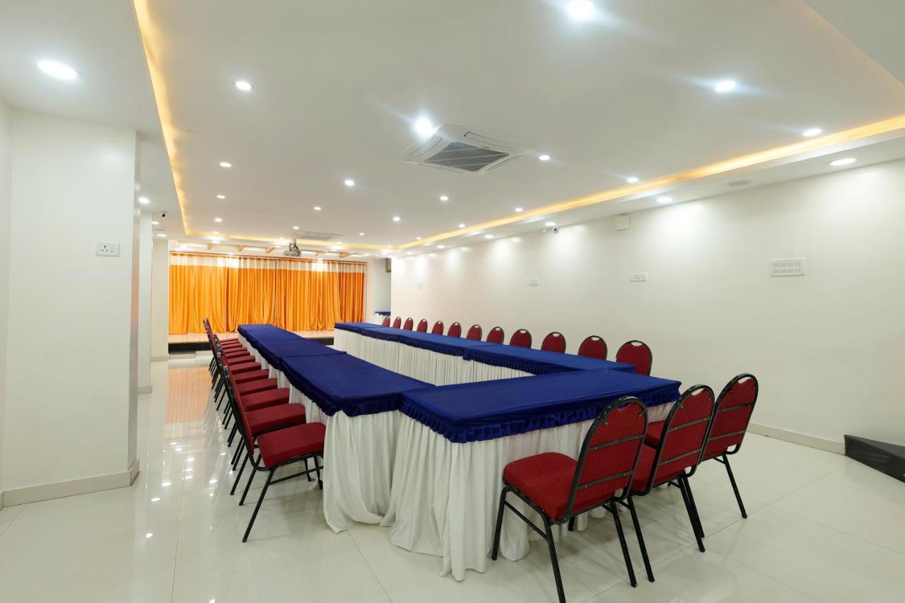 Grand Regency Rajajinagar, Iskcon Temple - Wtc Hotel Bangalore Buitenkant foto