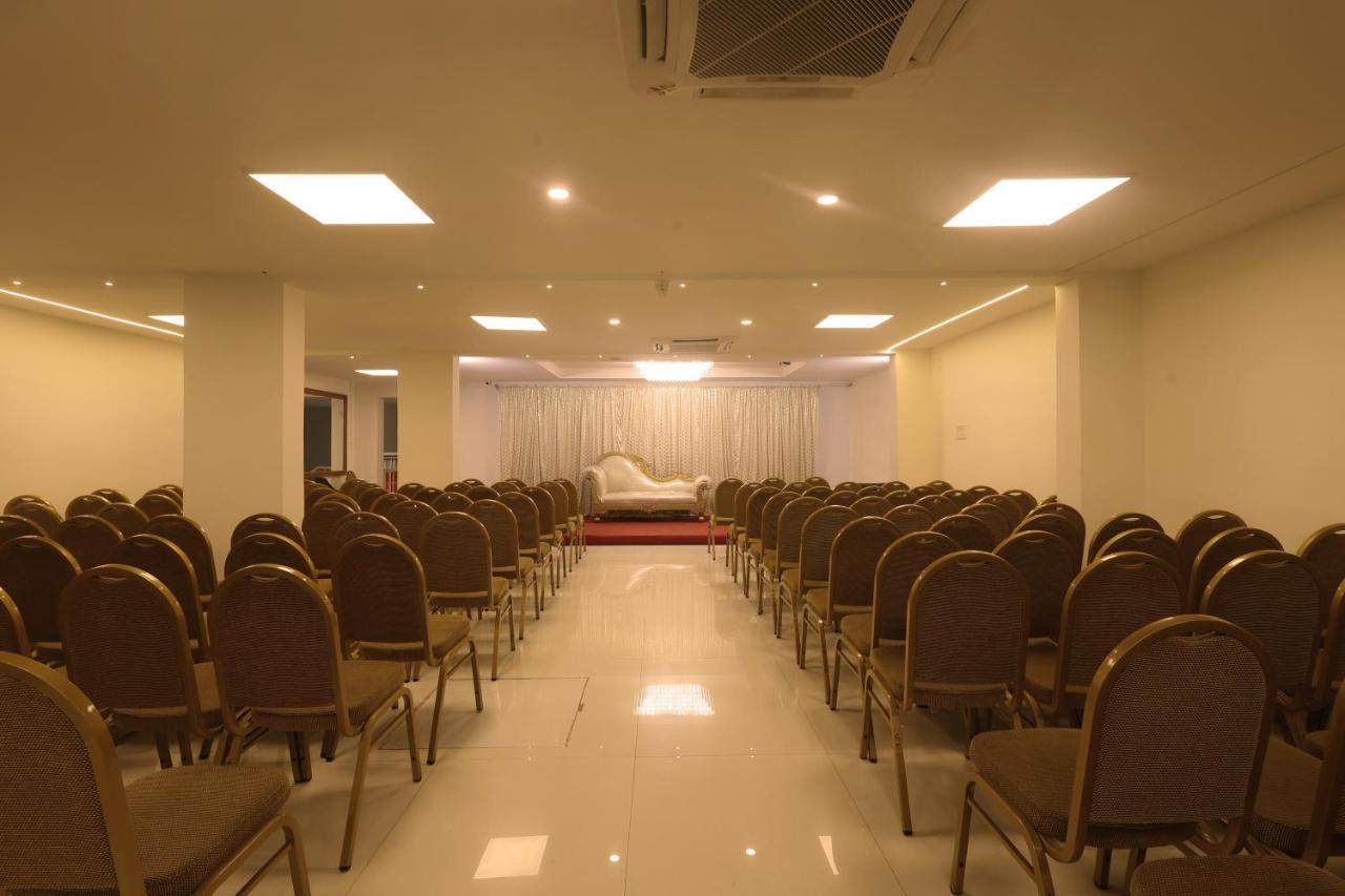 Grand Regency Rajajinagar, Iskcon Temple - Wtc Hotel Bangalore Buitenkant foto