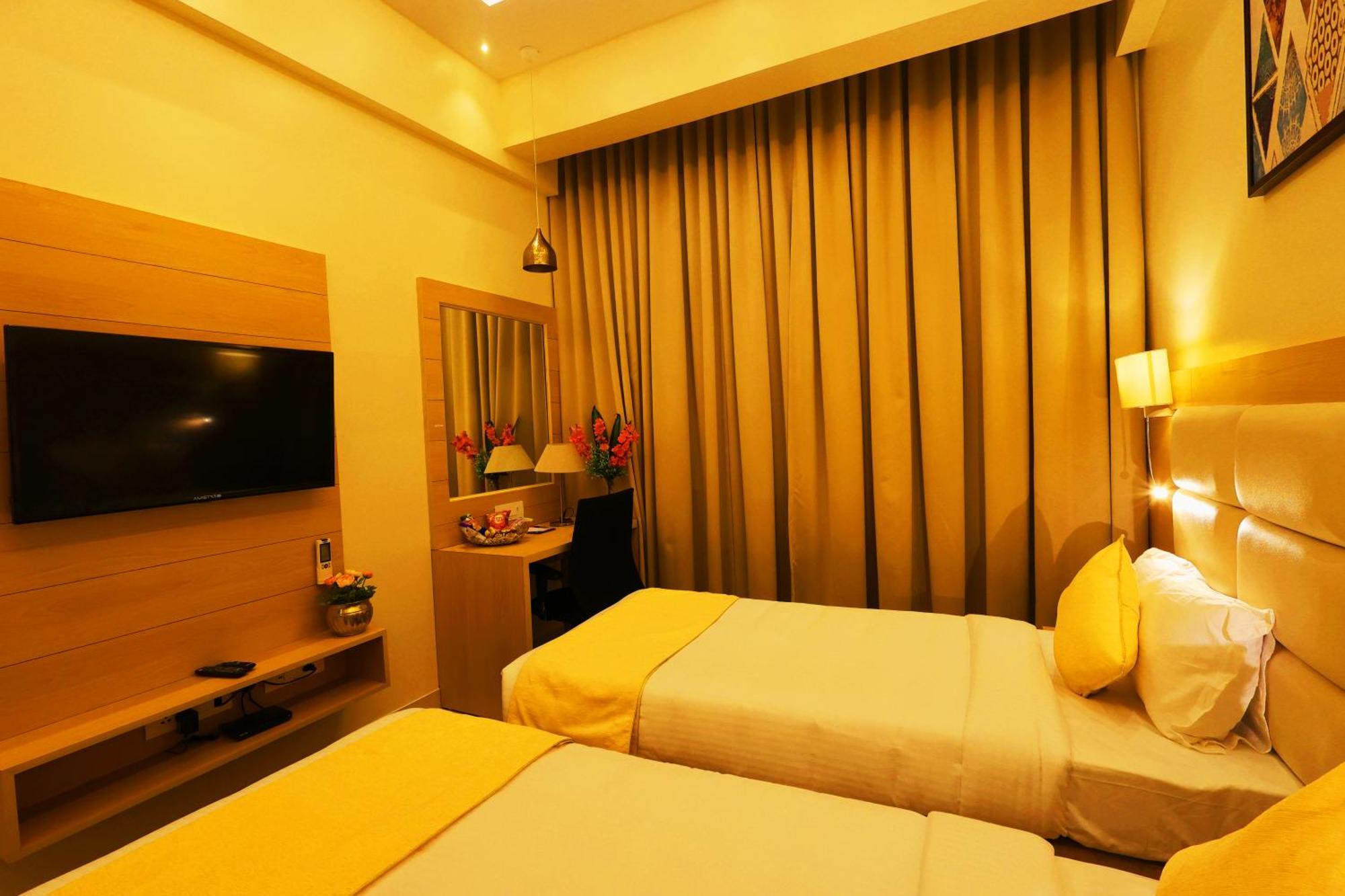 Grand Regency Rajajinagar, Iskcon Temple - Wtc Hotel Bangalore Buitenkant foto