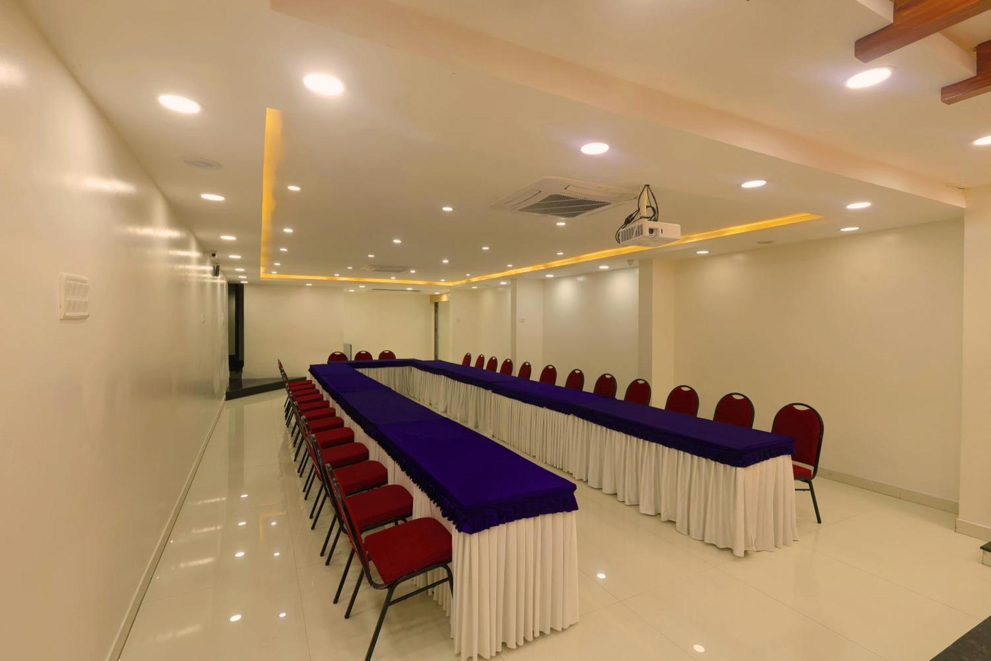 Grand Regency Rajajinagar, Iskcon Temple - Wtc Hotel Bangalore Buitenkant foto