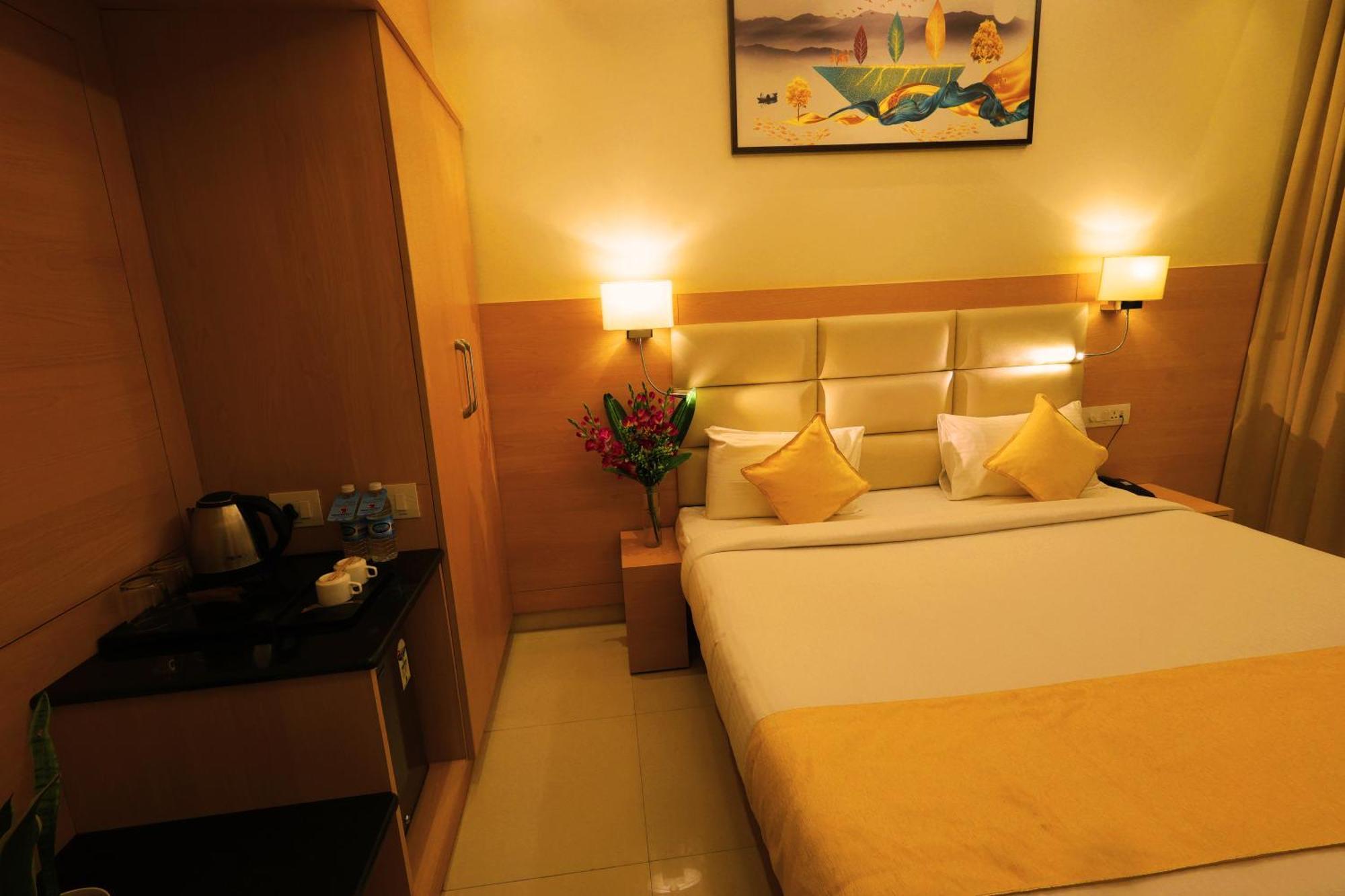 Grand Regency Rajajinagar, Iskcon Temple - Wtc Hotel Bangalore Buitenkant foto