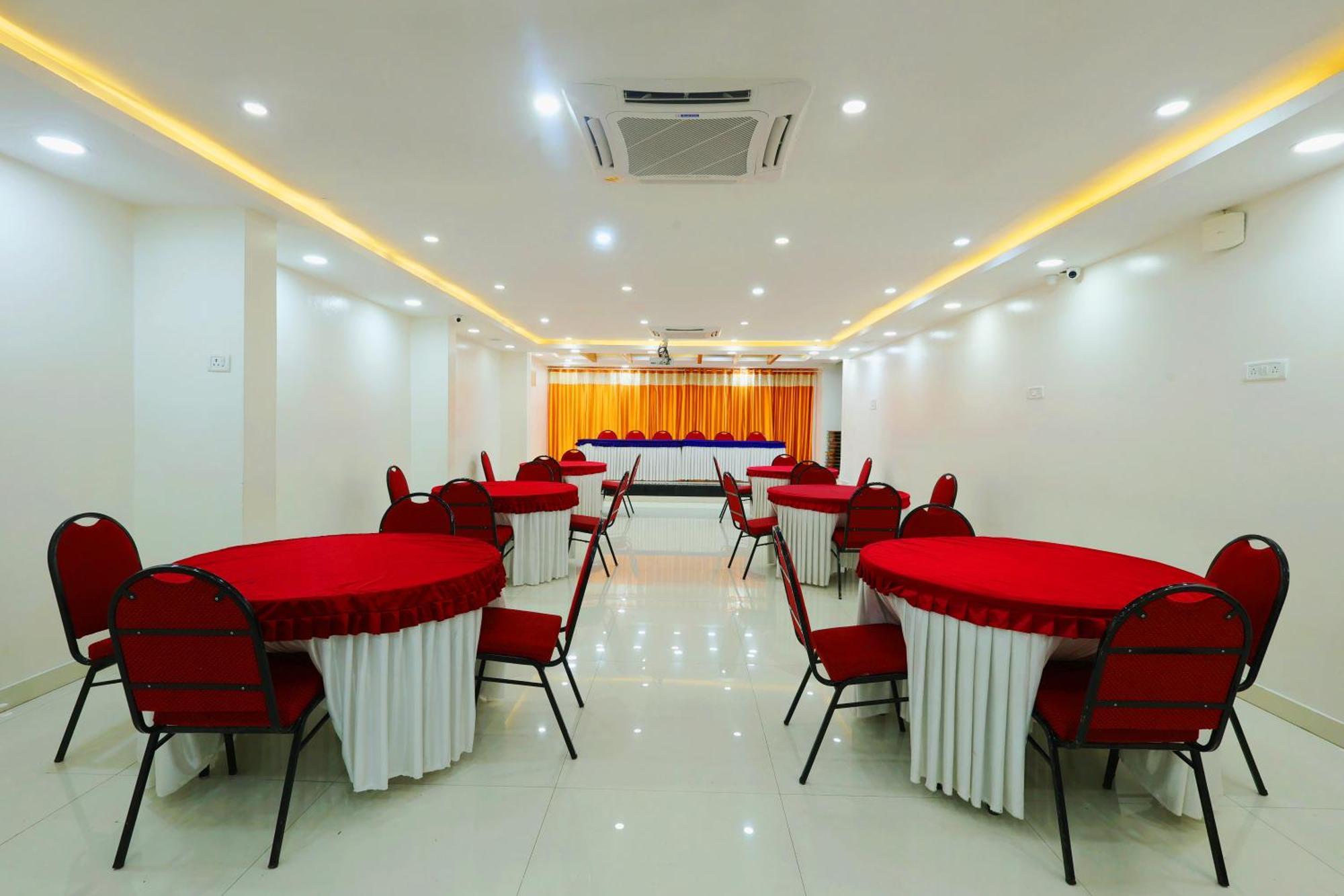 Grand Regency Rajajinagar, Iskcon Temple - Wtc Hotel Bangalore Buitenkant foto