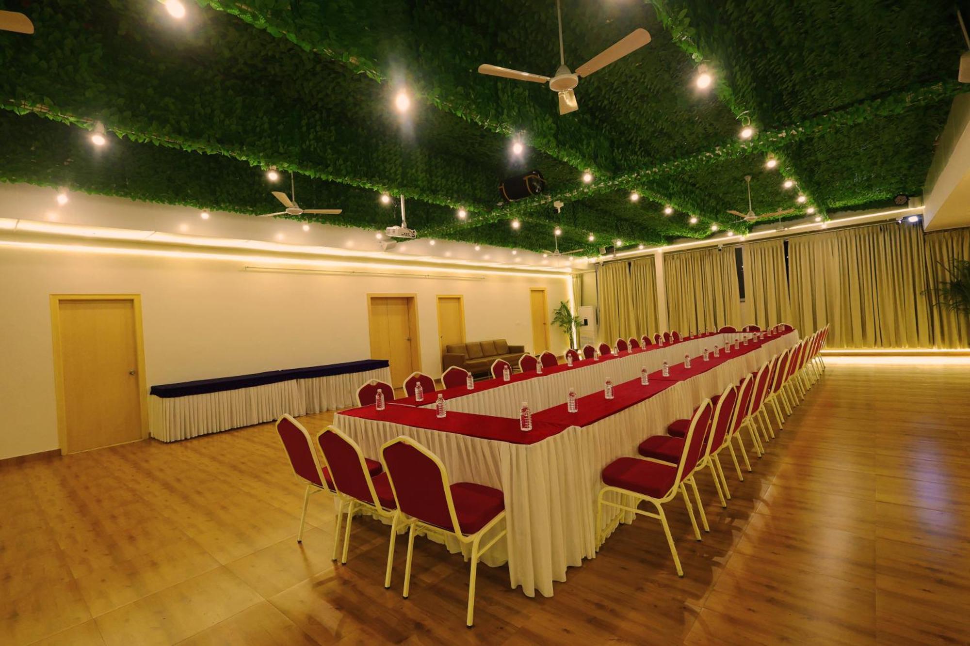 Grand Regency Rajajinagar, Iskcon Temple - Wtc Hotel Bangalore Buitenkant foto