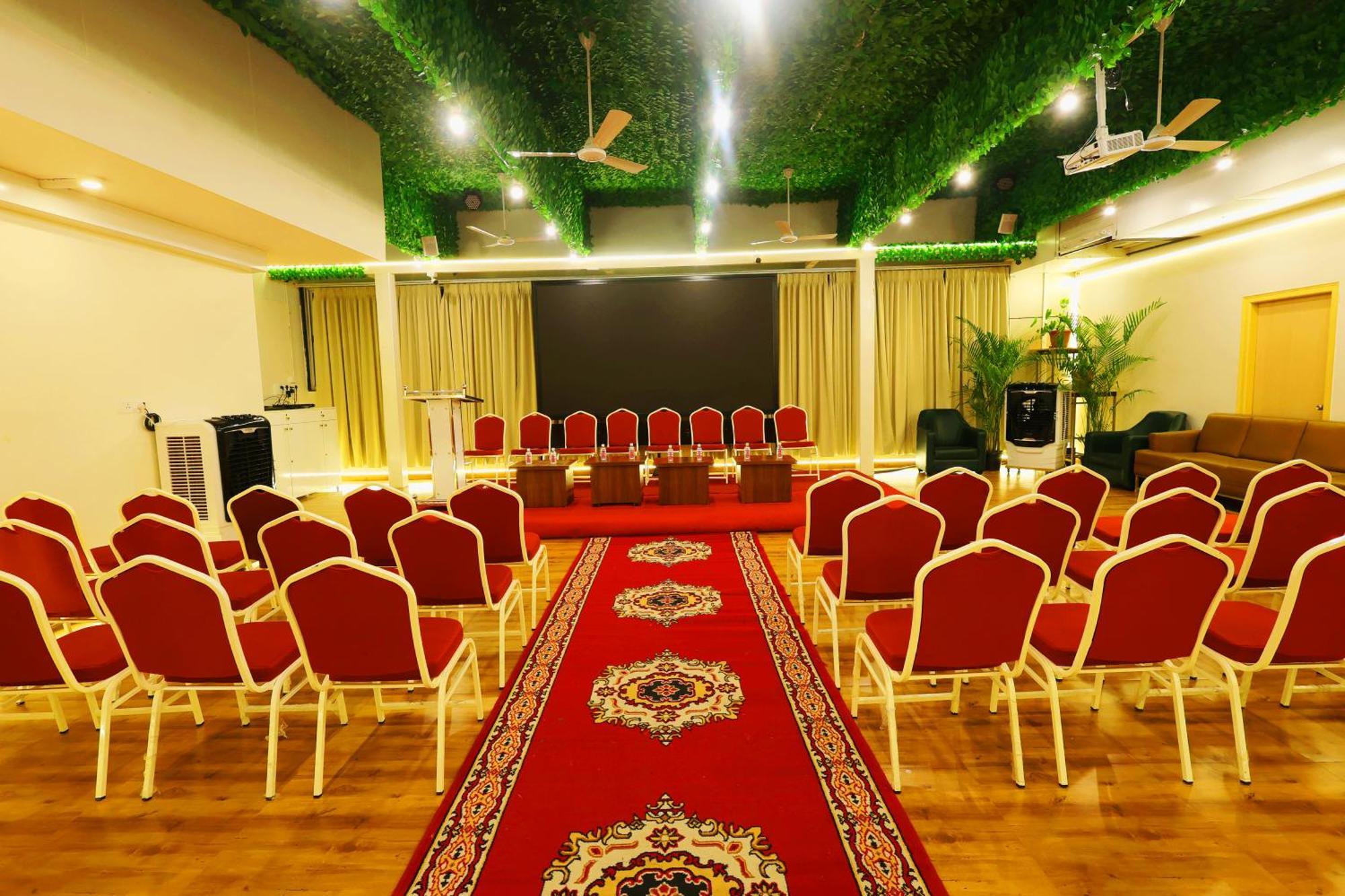 Grand Regency Rajajinagar, Iskcon Temple - Wtc Hotel Bangalore Buitenkant foto